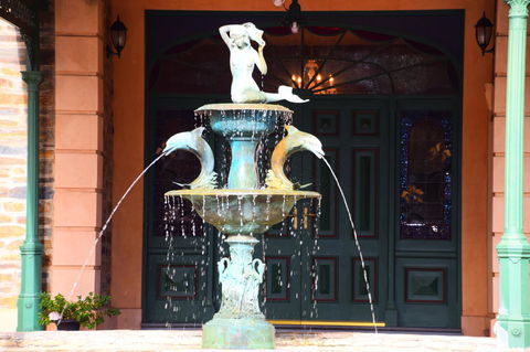 Grand Bluestone Mansion - Accommodation Rockhampton 9