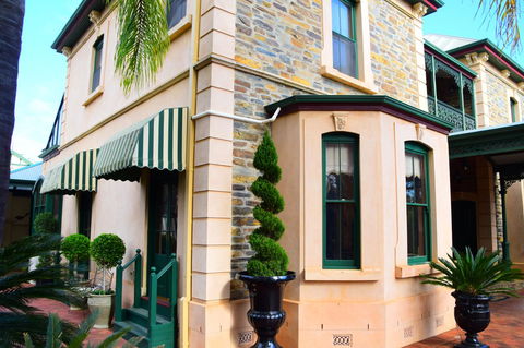 Grand Bluestone Mansion - Accommodation Rockhampton 25