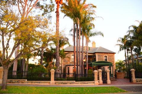 Grand Bluestone Mansion - Accommodation Rockhampton 0