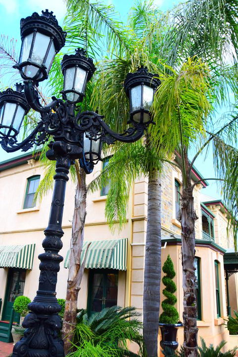 Grand Bluestone Mansion - Accommodation Rockhampton 8