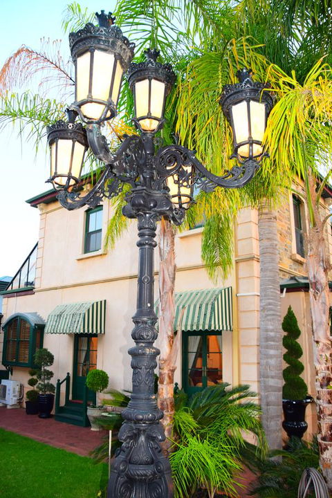 Grand Bluestone Mansion - Accommodation Rockhampton 24