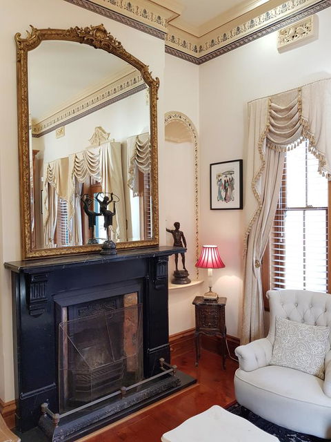 Grand Bluestone Mansion - Accommodation Rockhampton 5