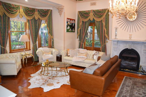 Grand Bluestone Mansion - Accommodation Rockhampton 4