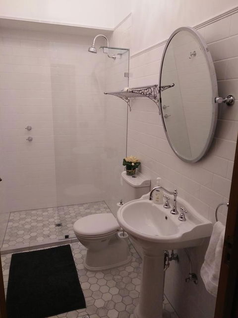 Grand Bluestone Mansion - Accommodation Rockhampton 15