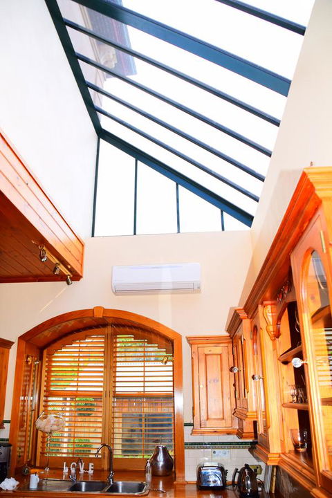 Grand Bluestone Mansion - Accommodation Rockhampton 11