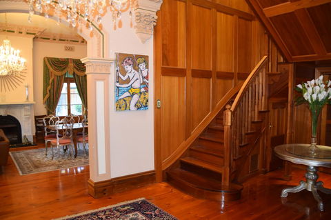 Grand Bluestone Mansion - Accommodation Rockhampton 12