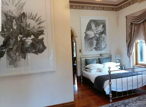 Grand Bluestone Mansion - Accommodation Rockhampton 7