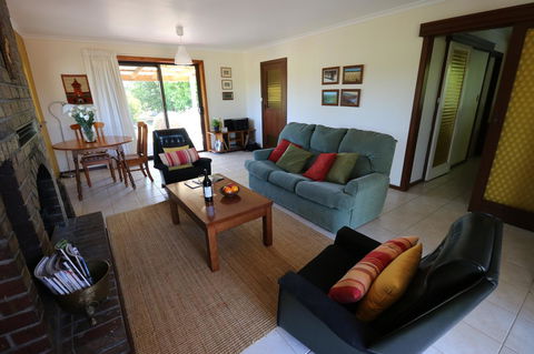 Linger Longer Vineyard - Accommodation Rockhampton 3