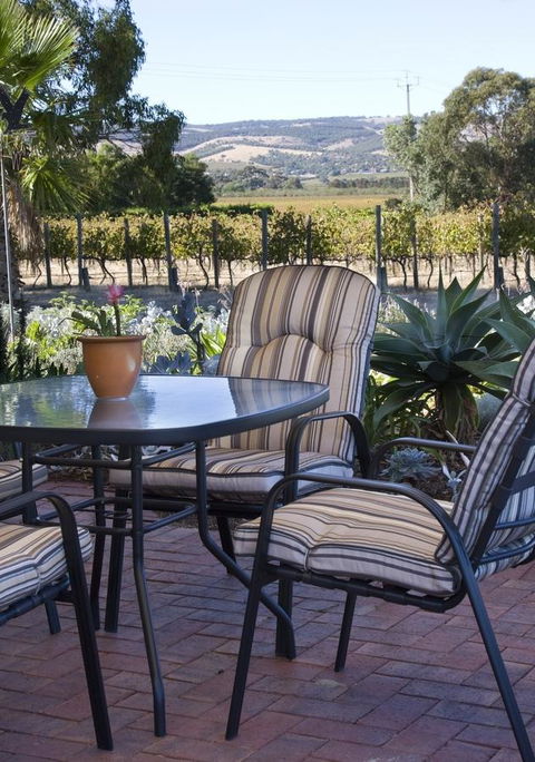 Linger Longer Vineyard - Accommodation Rockhampton 14