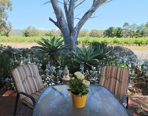 Linger Longer Vineyard - Accommodation Rockhampton 0