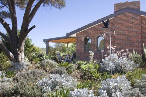 Linger Longer Vineyard - Accommodation Rockhampton 13