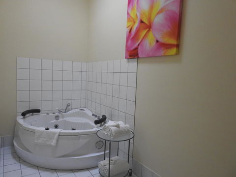 A Secret Garden - Accommodation Rockhampton 8