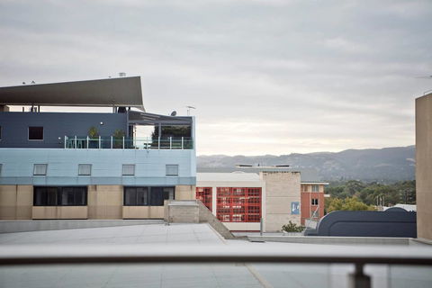 Luxury City Apt With Pool, Gym, Spa, Netflix - Accommodation Rockhampton 11