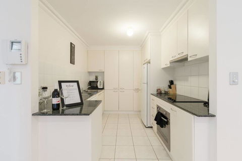 One Bedroom In Adelaideâ€™s East End FREE WIFI*Netflix*Parking - Accommodation Rockhampton 3