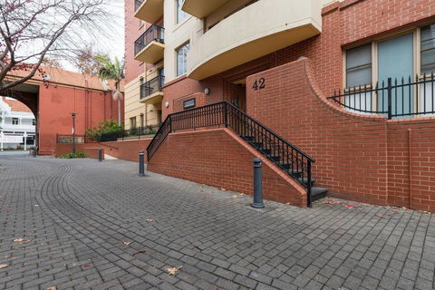 One Bedroom In Adelaideâ€™s East End FREE WIFI*Netflix*Parking - Accommodation Rockhampton 22