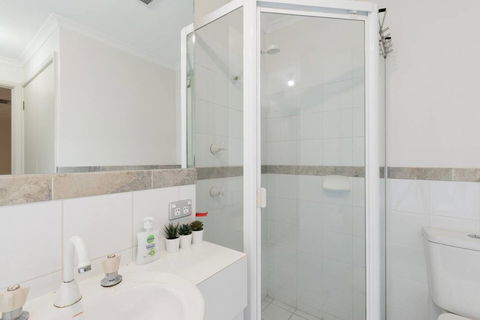 One Bedroom In Adelaideâ€™s East End FREE WIFI*Netflix*Parking - Accommodation Rockhampton 10