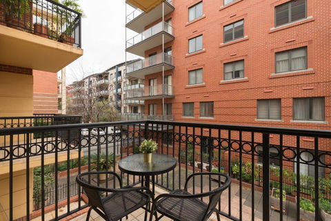 One Bedroom In Adelaideâ€™s East End FREE WIFI*Netflix*Parking - Accommodation Rockhampton 2