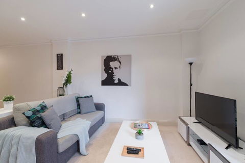 One Bedroom In Adelaideâ€™s East End FREE WIFI*Netflix*Parking - Accommodation Rockhampton 0