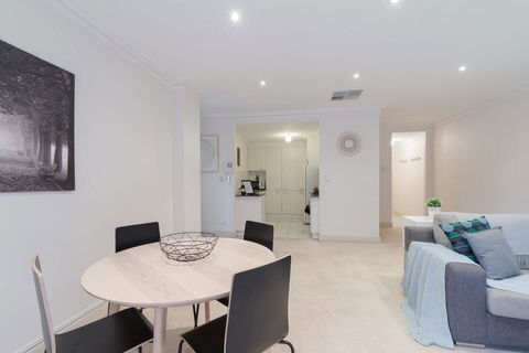 One Bedroom In Adelaideâ€™s East End FREE WIFI*Netflix*Parking - Accommodation Rockhampton 18