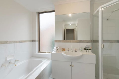 One Bedroom In Adelaideâ€™s East End FREE WIFI*Netflix*Parking - Accommodation Rockhampton 16