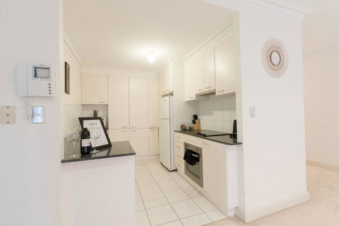 One Bedroom In Adelaideâ€™s East End FREE WIFI*Netflix*Parking - Accommodation Rockhampton 12