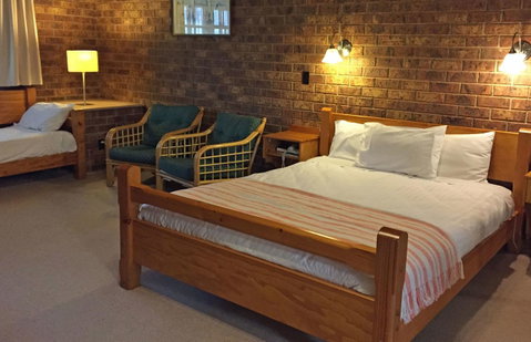 Coonawarra Place Motor Inn - Accommodation Rockhampton 12