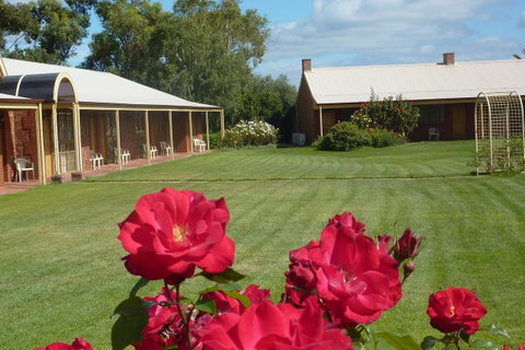Coonawarra Place Motor Inn - Accommodation Rockhampton 0