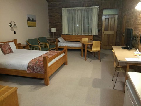 Coonawarra Place Motor Inn - Accommodation Rockhampton 1