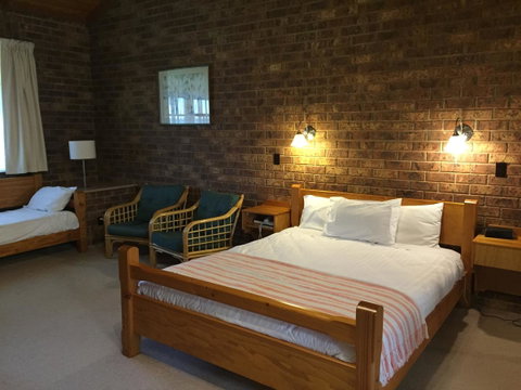 Coonawarra Place Motor Inn - Accommodation Rockhampton 8