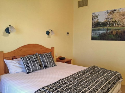 Coonawarra Place Motor Inn - Accommodation Rockhampton 2