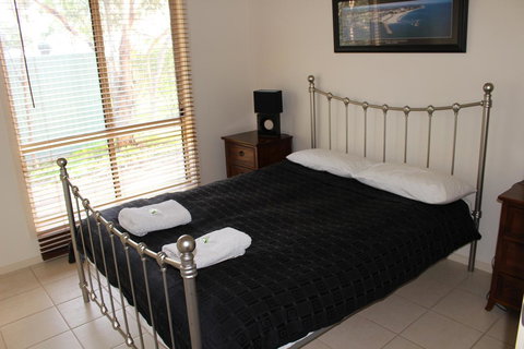 Shiraz Cottage - Accommodation Rockhampton 3