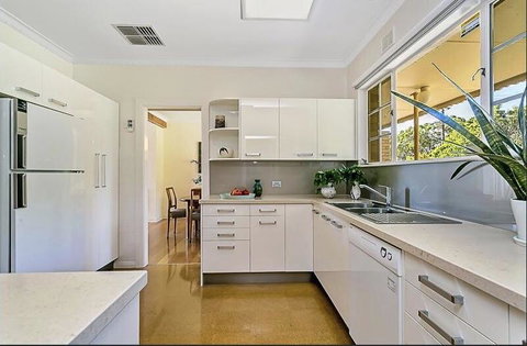 Stunning House With Beautiful Entertainment Area!! - Accommodation Rockhampton 10