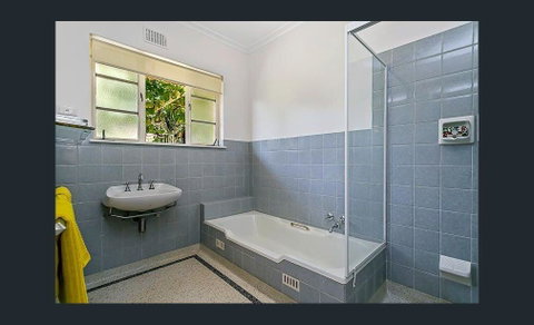 Stunning House With Beautiful Entertainment Area!! - Accommodation Rockhampton 11