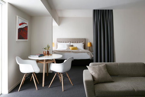 Art Series - The Watson - Accommodation Rockhampton 1