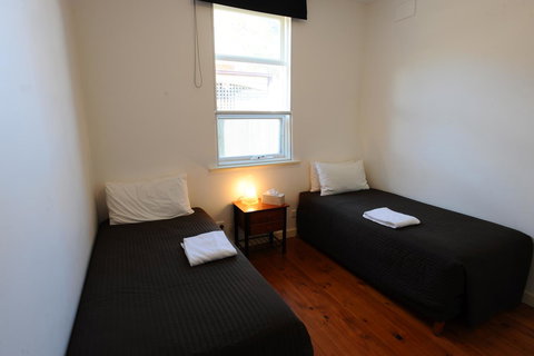 Glenelg Holiday Apartments-Ellis - Accommodation Rockhampton 9