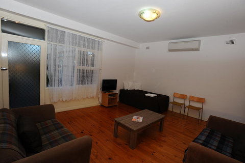 Glenelg Holiday Apartments-Ellis - Accommodation Rockhampton 7