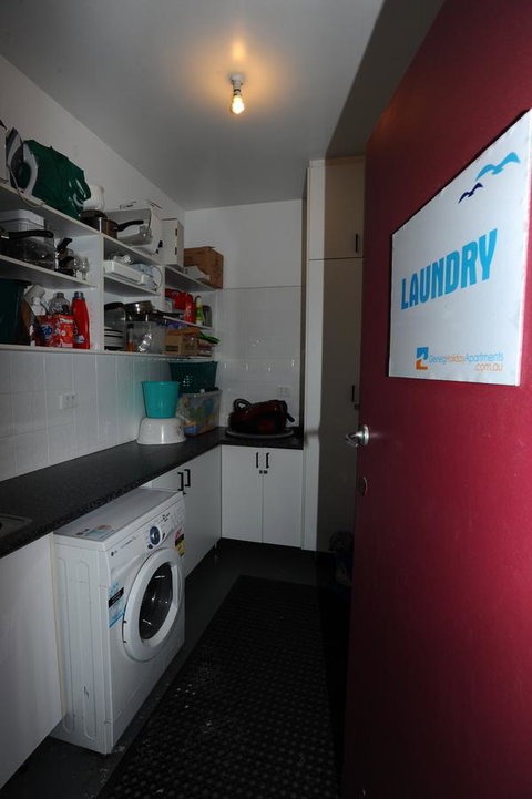 Glenelg Holiday Apartments-Ellis - Accommodation Rockhampton 3