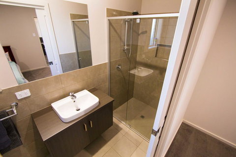 Serene Shores - Accommodation Rockhampton 11