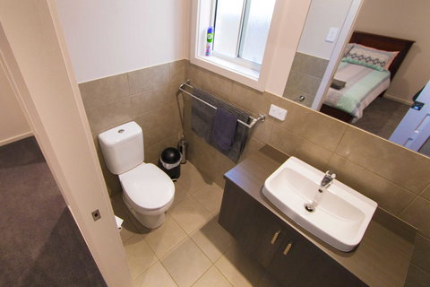Serene Shores - Accommodation Rockhampton 12