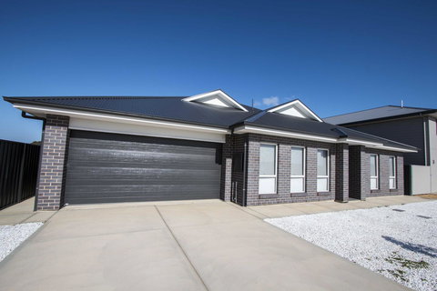 Serene Shores - Accommodation Rockhampton 0