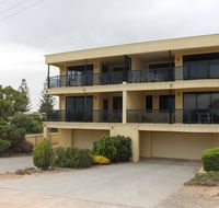 The Lighthouse - Beachfront Accommodation - Accommodation Rockhampton