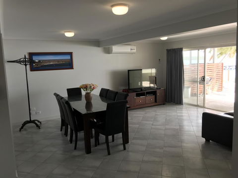 Beachside & Jetty View Apartment 6 - Captain\'s Apt - Accommodation Rockhampton 27