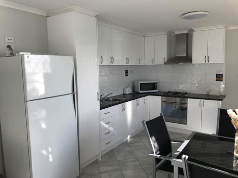 Beachside & Jetty View Apartment 6 - Captain\'s Apt - Accommodation Rockhampton 19