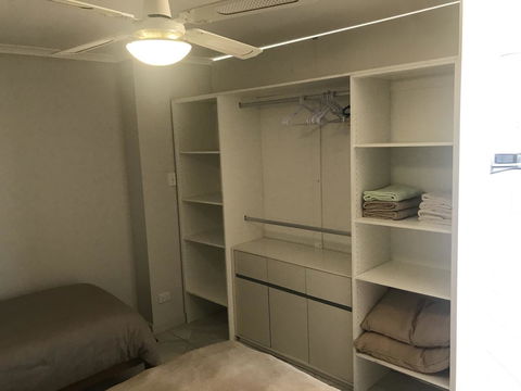 Beachside & Jetty View Apartment 6 - Captain\'s Apt - Accommodation Rockhampton 3