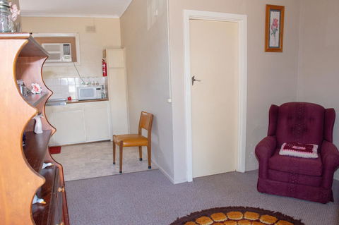 Kimba Units - Accommodation Rockhampton 4
