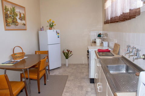 Kimba Units - Accommodation Rockhampton 6