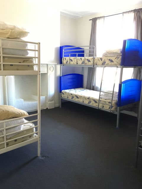 Shingo\'s Backpackers - Accommodation Rockhampton 1