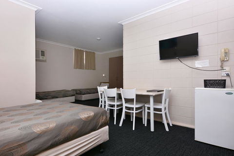 Motel Poinsettia - Accommodation Rockhampton 24