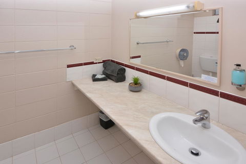 Motel Poinsettia - Accommodation Rockhampton 11