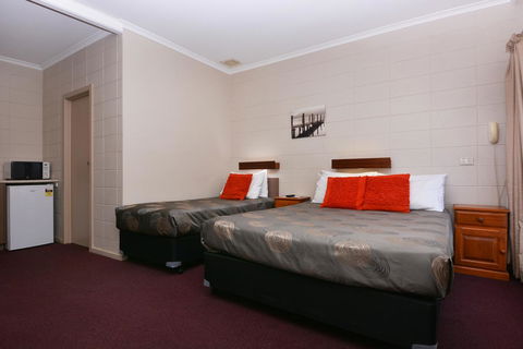 Motel Poinsettia - Accommodation Rockhampton 4